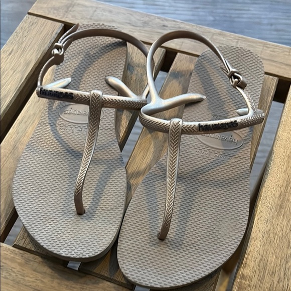 Havaianas Women's Beige/Gold Sandals - Picture 2 of 9